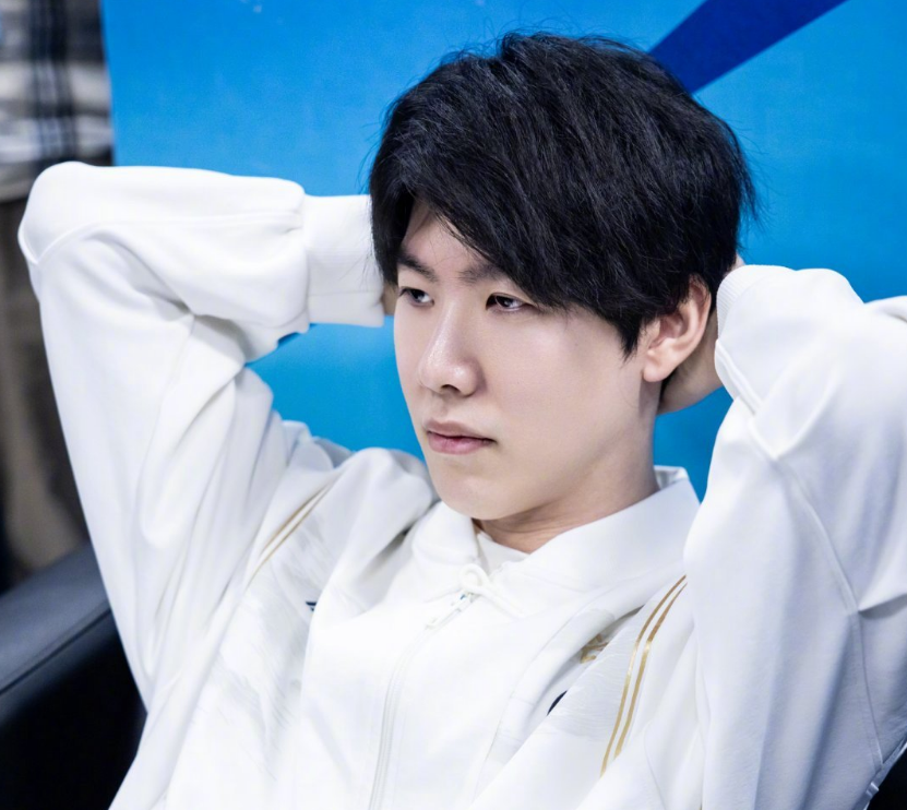 足球的两条 足球的两条