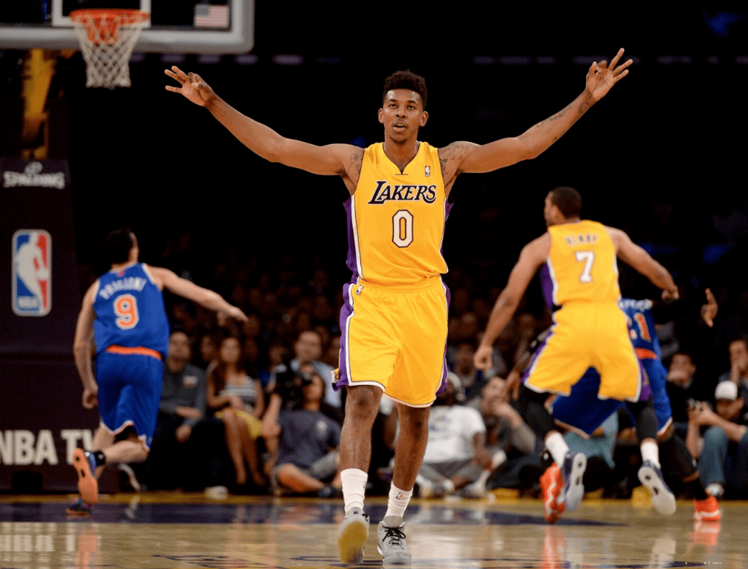 背后是家庭 背后是家庭